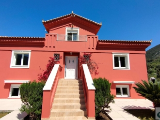 Elegant Villa with Panoramic Views in Zervata