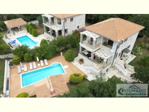 045, Stone Villa with swimming pool and garden
